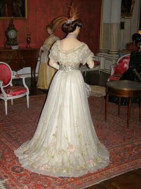 Toilette de bal à la Belle Epoque Toilette de bal à la Belle Epoque